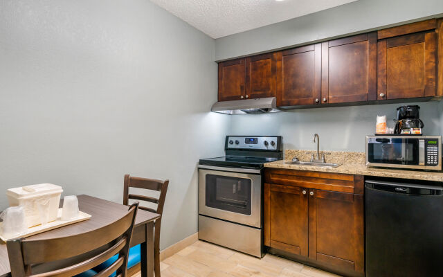 Quality Inn & Suites Tarpon Springs South