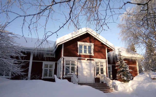 Lauri Historical 19th Century Manor
