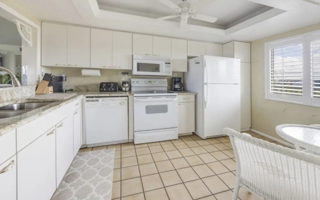 Loggerhead 424 2 Bedroom Condo by RedAwning