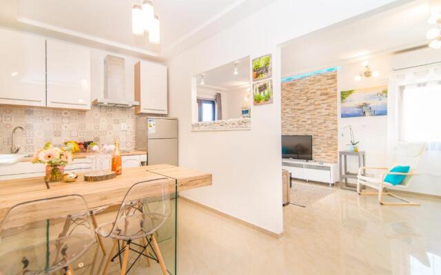 Charming house on the beach and Deluxe Apartment