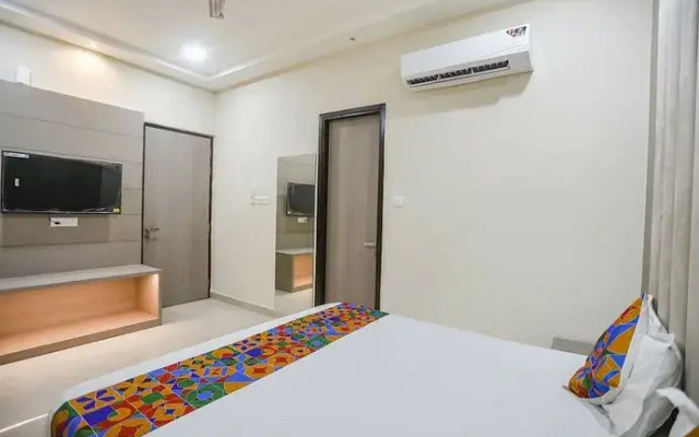 Fabhotel The Grand Suites