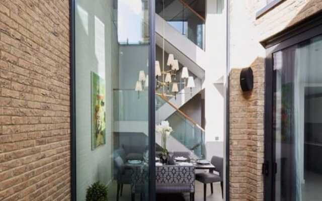 4 Bedroom House in Battersea Sleeps 7