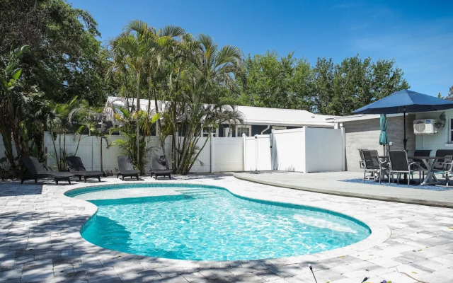 Modern Grove Beautiful 3 Bedroom Home