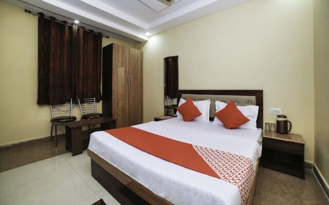 OYO 27825 Hotel Royal