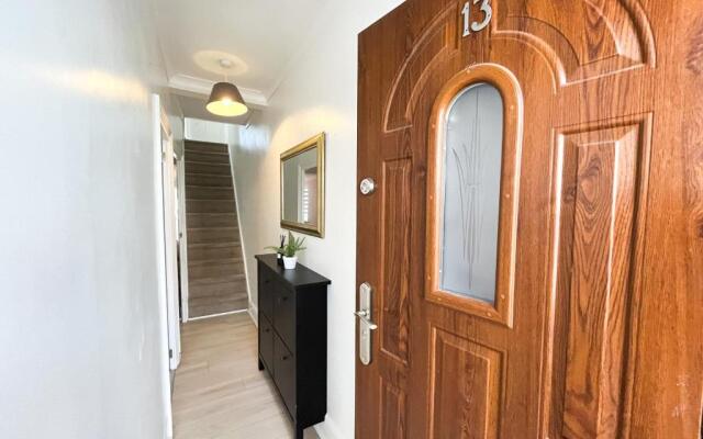 ***3 bedroom Home away from Home with BBQ grill***