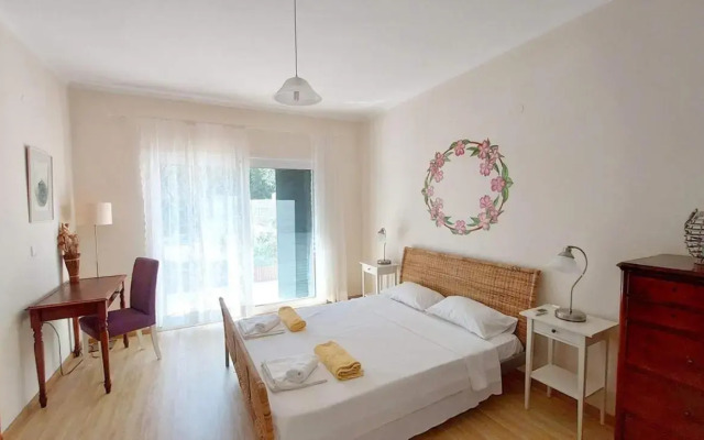 Villa Mayroula