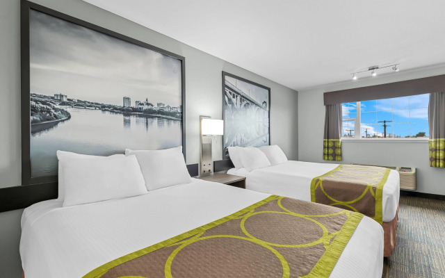 Super 8 by Wyndham Saskatoon Near Saskatoon Airport