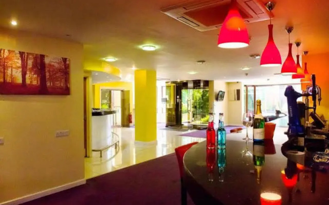 Luton Hotel