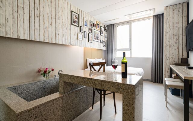 Hotel The Designers Hongdae