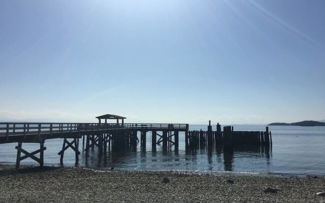 B - Sechelt Private Coastal Home