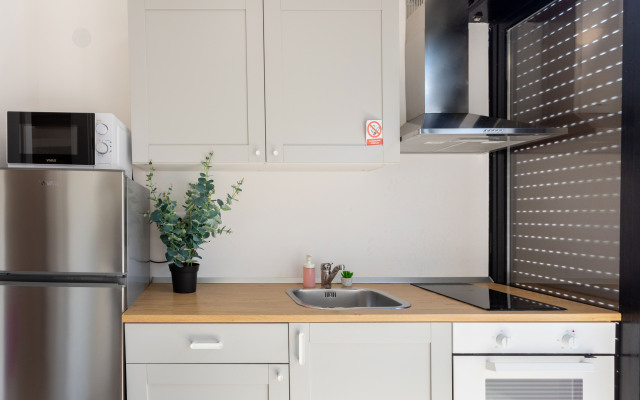Newly Refurbished Studio Near City Center