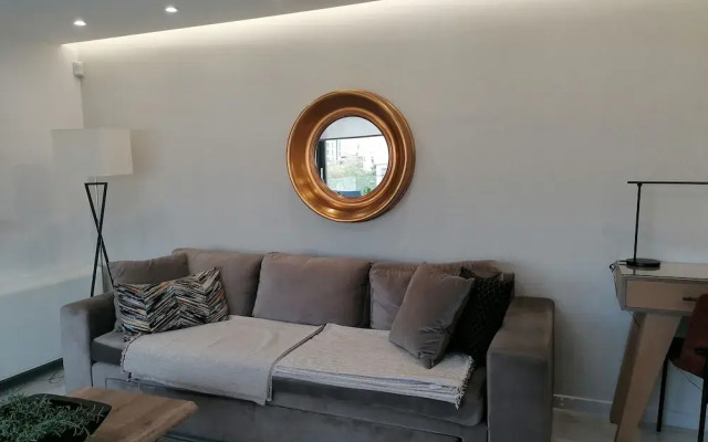 The Lop Athens Holiday Luxury Suites