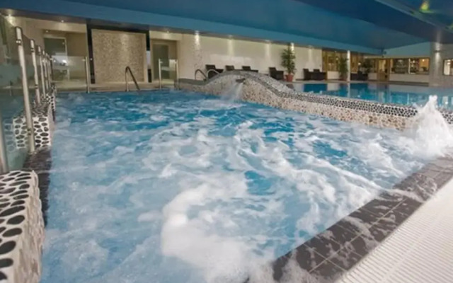 London Beach Country Hotel