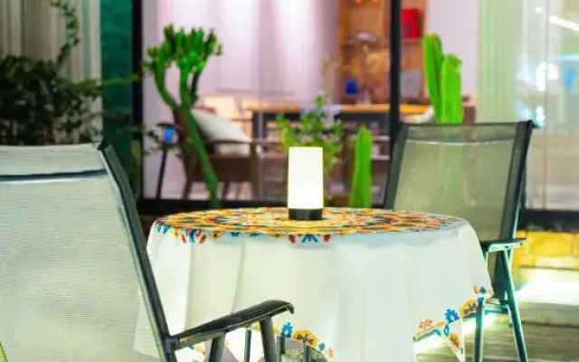 Weizhou Island Tea Language Sea Inn (Shiluokou Dishui Danping Scenic Area)