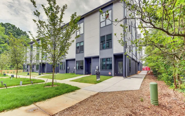 Modern + Stylish Condo: 5 Mi to Downtown Charlotte