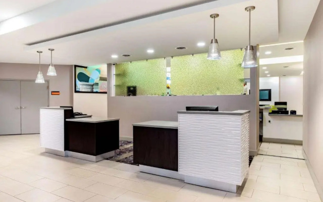 La Quinta Inn & Suites by Wyndham Indianapolis South