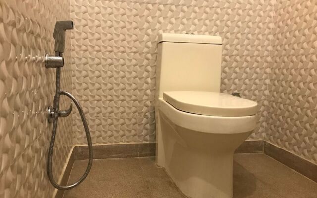 OYO 15771 4 Season Hotel