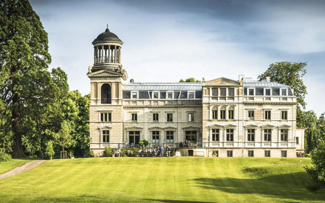 Schloss mit Park Kaarz