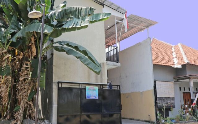 OYO Life 92925 Kost Bu Mala 2 Syariah