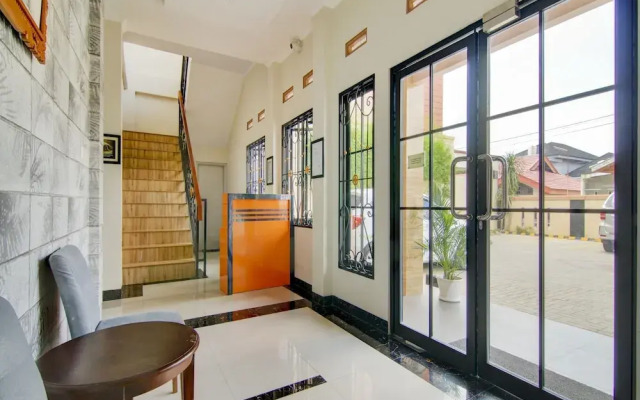 The Shine Residence by OYO Rooms