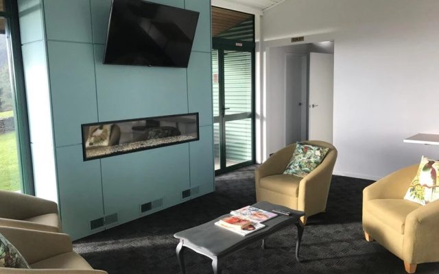 Rataview Accommodation – Guest Rooms – Barrytown