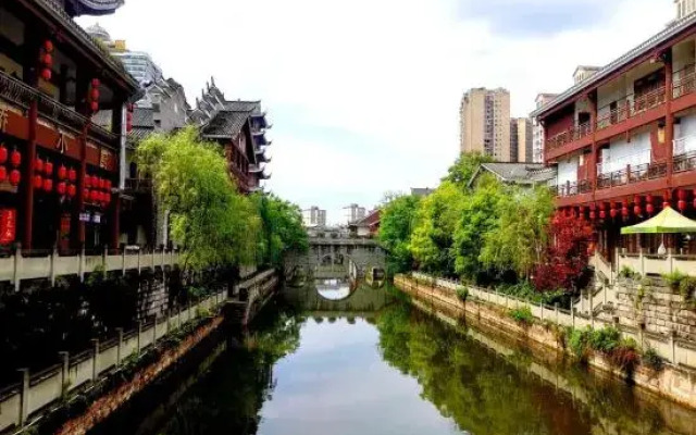 Yibin Nanxi Juyang Hotel
