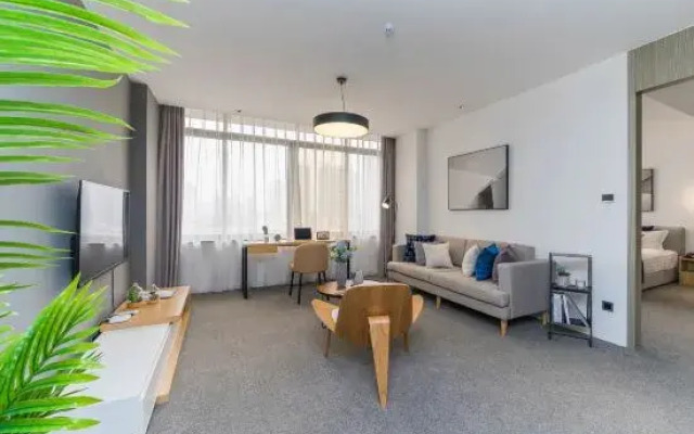 Lingju Chuangxiang Apartment