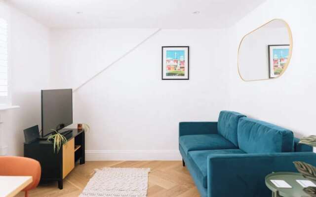 Sleek 1BD Flat 5 Mins From City Centre - Brighton