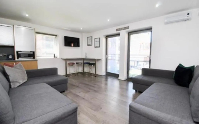 Campbell Square Apartment