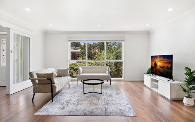 Spacious 4-bed House With Garden in Doncaster – Guest Rooms – Melbourne