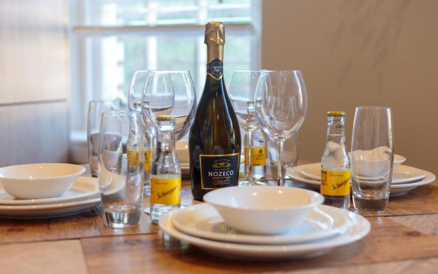 Lovely Apartment Beneath Edinburgh Castle