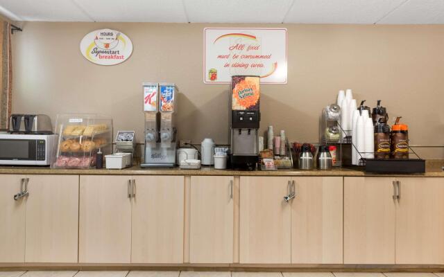 Super 8 by Wyndham Danbury