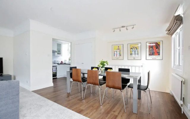 Quiet Historic Mews- Hyde Park