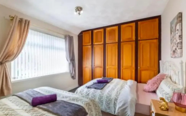 City Home 2bed Wi-fi Garage Parking Free Snacks