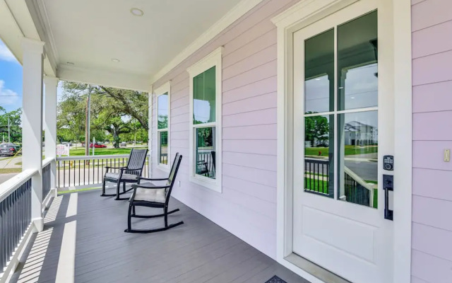 Walk to Pass Christian Beach: Stunning Family Home
