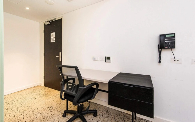 Traditional Room In Northbridge with Rooftop Terrace
