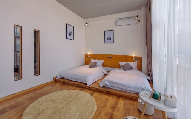 Hometown Voice · Stay at Vista Designer's Garden