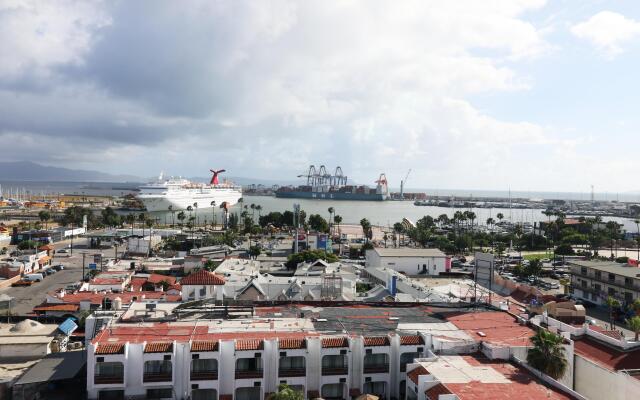 Holiday Inn Express And Suites Ensenada Centro by IHG