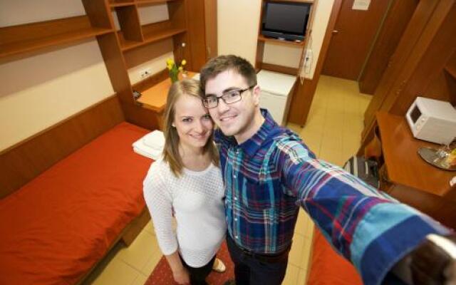 Study K & M Hotel