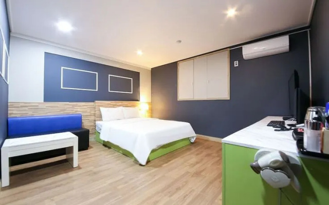 Gwangju Chungjangro Bobos