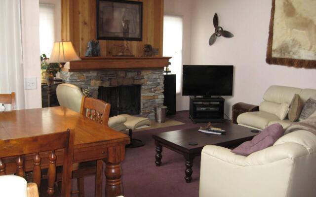 Val d'Isere by Mammoth Reservation Bureau