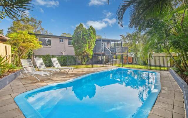 BONNY BEACH HOUSE - Holiday Accomodation with Pool