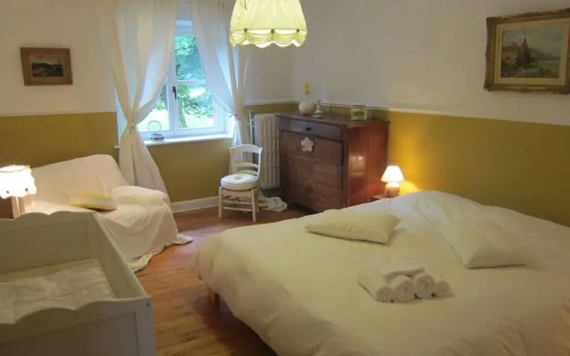 Delightful Castle in Bastogne With Bubble Bath