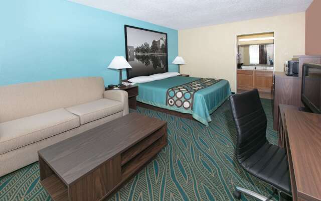 Super 8 by Wyndham Duncan