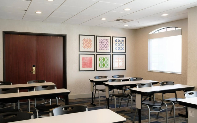 Holiday Inn Express & Suites Davis - University Area by IHG