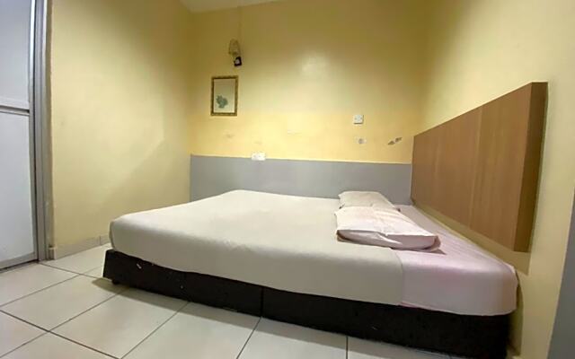 OYO 89760 Harmoni Inn Hotel