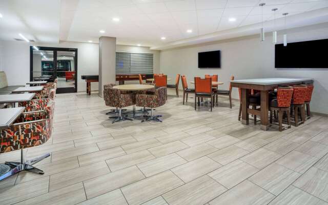 Days Inn & Suites by Wyndham Denver International Airport