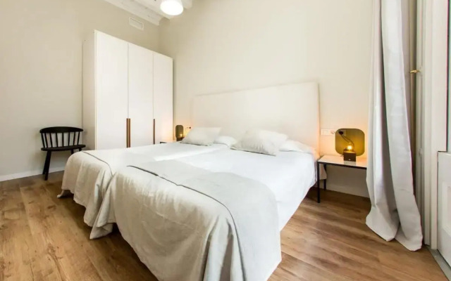 Bright and modern 4bedroom with terrace in Las Ramblas P1