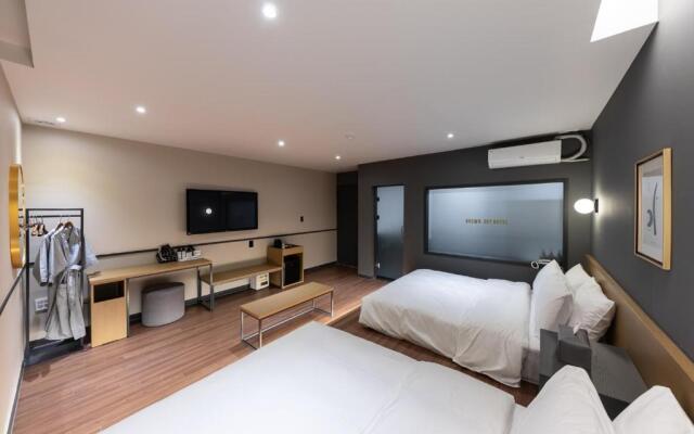 Brown Dot Hotel Seong Seo