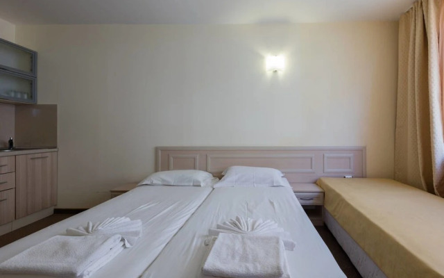 Quiet Studio with Kitchen & Balcony